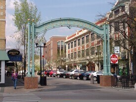 4875 N Paulina St, Unit 81-2B in Chicago, IL - Building Photo