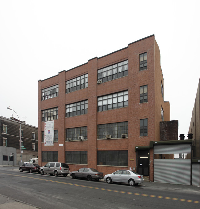 41 Varick Ave in Brooklyn, NY - Building Photo - Building Photo