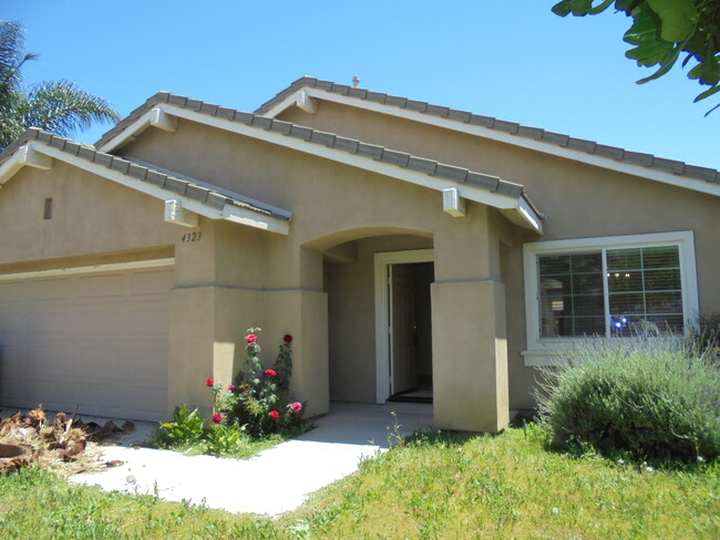 4323 Exmoor Ct in Riverside, CA - Foto de edificio - Building Photo