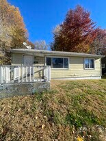 9145 Loganberry Ln in St. Louis, MO - Building Photo