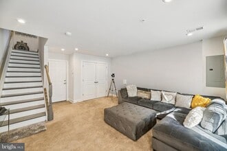 251 Phoenix Dr in Largo, MD - Building Photo - Building Photo