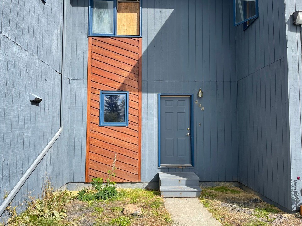1028 Dogwood St in Fairbanks, AK - Building Photo