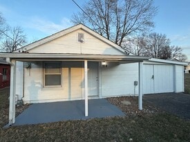 15 Bluff Ct in Fairview Heights, IL - Building Photo
