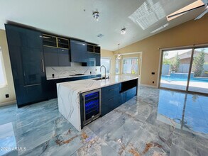 8709 E Gail Rd in Scottsdale, AZ - Building Photo - Building Photo