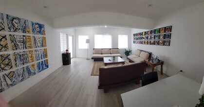 3001 SW 19th St in Miami, FL - Building Photo - Building Photo