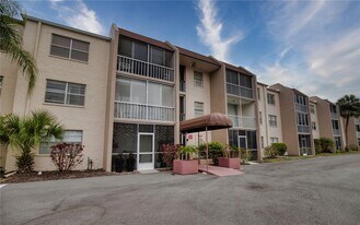 519 Albee Farm Rd in Venice, FL - Building Photo