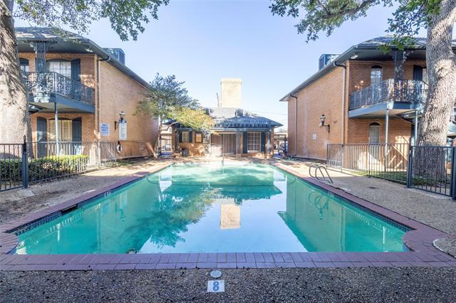 6011 E University Blvd in Dallas, TX - Building Photo