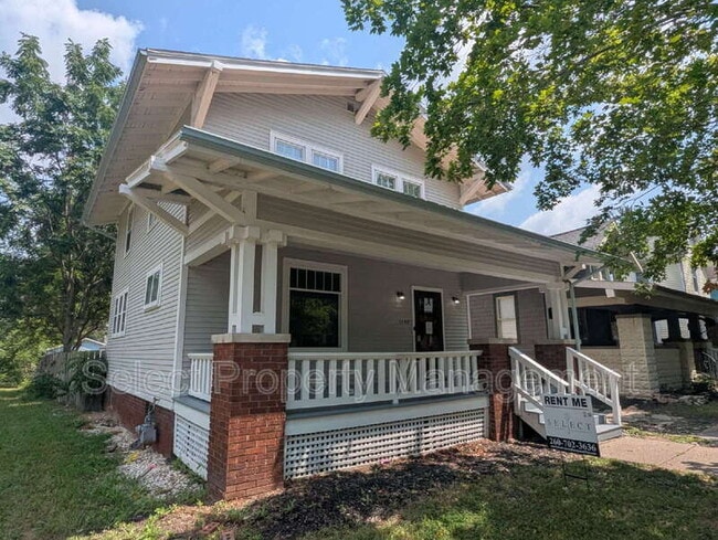 property at 1148 W Packard Ave