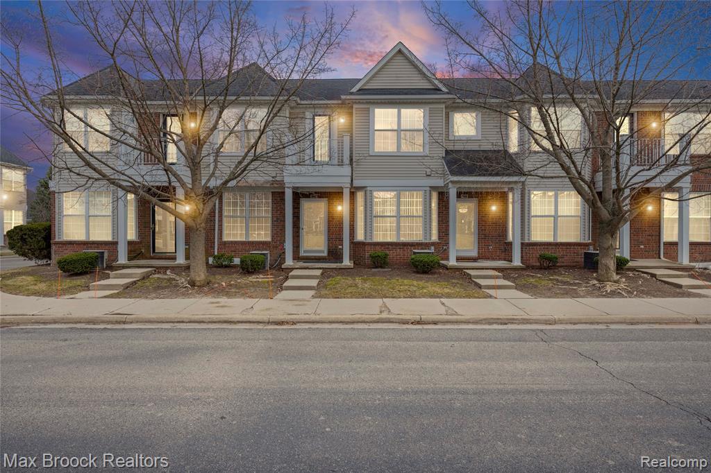 3848 Cherry Creek Ln in Sterling Heights, MI - Building Photo