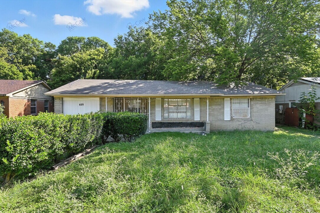 425 Highcrest Dr in Dallas, TX - Building Photo