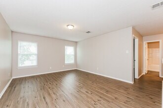 10012 Chapel Rock Dr in Fort Worth, TX - Building Photo - Building Photo