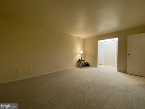 2817 Jermantown Rd-Unit -102 in Oakton, VA - Building Photo - Building Photo