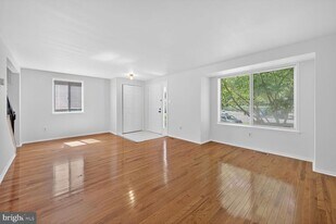 7827 Archbold Terrace in Cabin John, MD - Building Photo