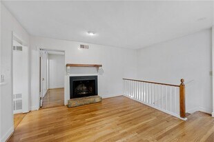 11 Peachtree Hills Ave NE in Atlanta, GA - Building Photo