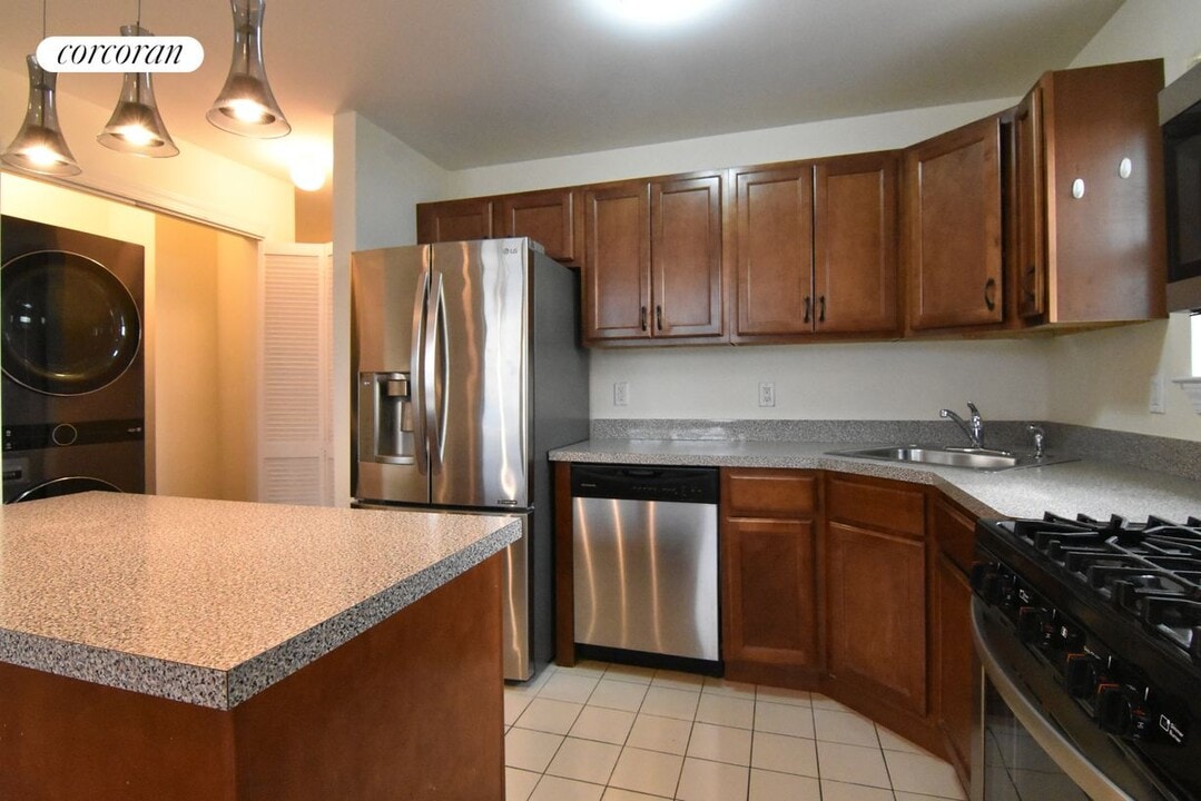 87 Horizon Ct in Bronx, NY - Building Photo