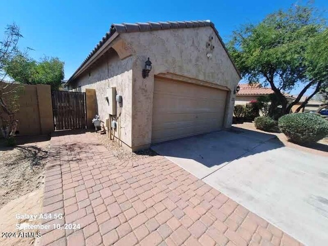 17967 W Lawrence Ln in Waddell, AZ - Foto de edificio - Building Photo