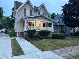 117 Elmwood Park W