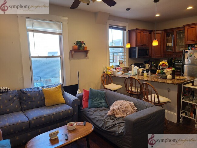 715 Parker St, Unit 1 in Boston, MA - Building Photo - Building Photo