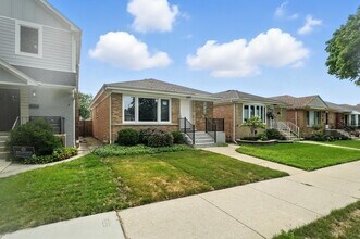 7441 N Oriole Ave in Chicago, IL - Building Photo - Building Photo