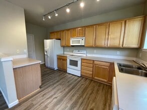 6220 SW 182nd Terrace in Beaverton, OR - Building Photo - Building Photo