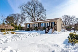 152 Almy St in Warwick, RI - Building Photo - Building Photo