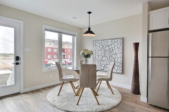 Henley Heights in Edmonton, AB - Building Photo - Building Photo