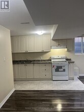 31 Leadenhall Rd in Brampton, ON - Building Photo - Building Photo