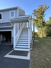 16 Crescent Beach Dr in Enfield, CT - Building Photo - Building Photo