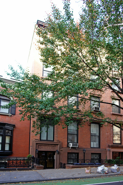 228 Henry St in Brooklyn, NY - Building Photo