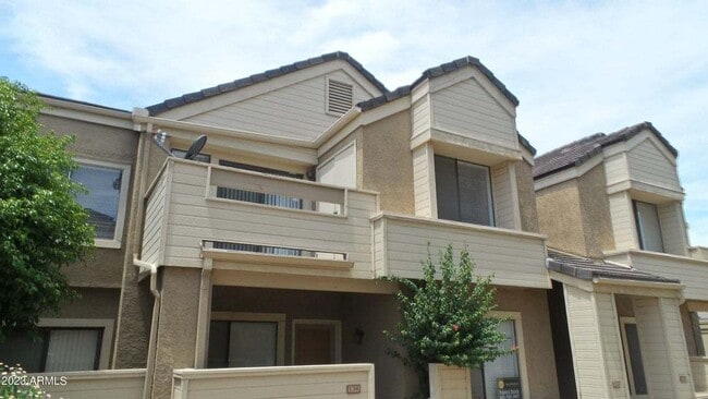property at 2035 S Elm St