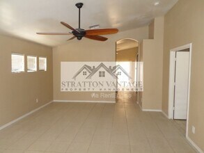 7182 W Stella Ave in Glendale, AZ - Building Photo - Building Photo