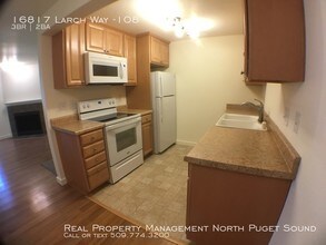 16817 Larch Way-Unit -Unit E in Lynnwood, WA - Building Photo - Building Photo