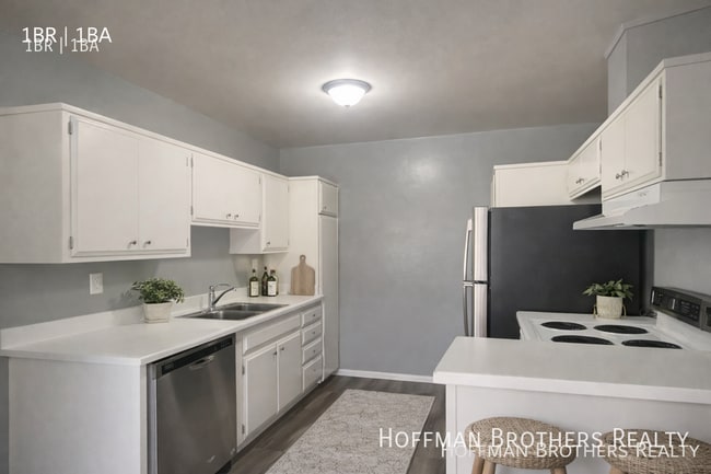 2161 W 25th St, Unit 17 in Los Angeles, CA - Building Photo - Building Photo