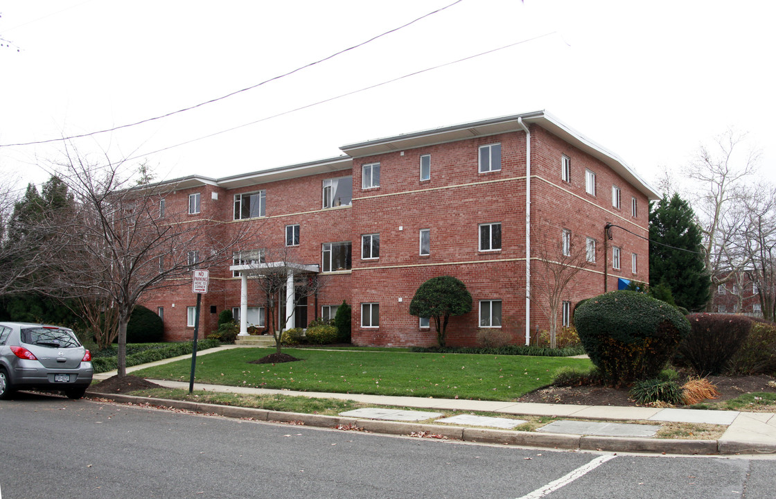 401 E Alexandria Ave in Alexandria, VA - Building Photo