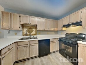 1831 Commonwealth Dr in Woodstock, GA - Foto de edificio - Building Photo