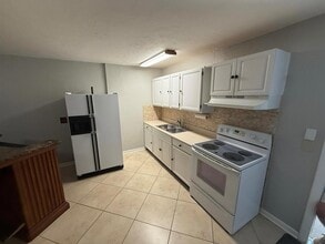 125 Mayfield Rd, Unit B in Lantana, FL - Building Photo - Building Photo