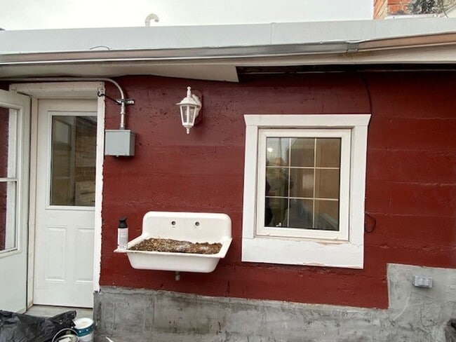property at 122 N 2nd St