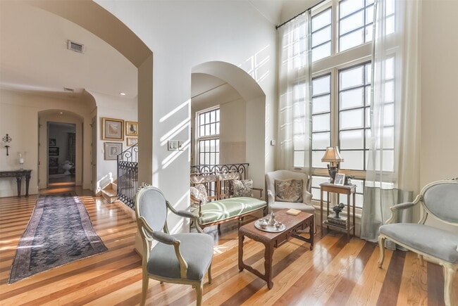 property at 2712 Ferndale St