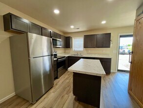 207 W Eldon St in Cuba, MO - Building Photo - Building Photo