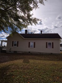 1401 Old Norlina Rd in Henderson, NC - Foto de edificio - Building Photo