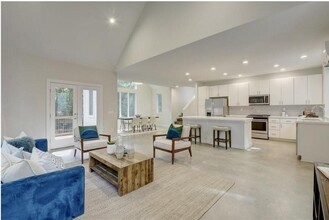 3622 Clary Wy in Austin, TX - Building Photo - Building Photo