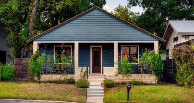 2304 Holly St in Austin, TX - Building Photo - Building Photo
