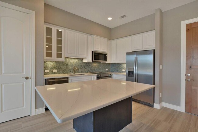 106 Bella Toscana Ave in Lakeway, TX - Building Photo - Building Photo