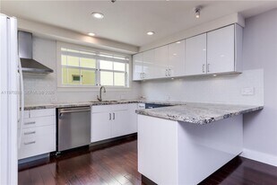 623 NE 8th Ave in Fort Lauderdale, FL - Building Photo