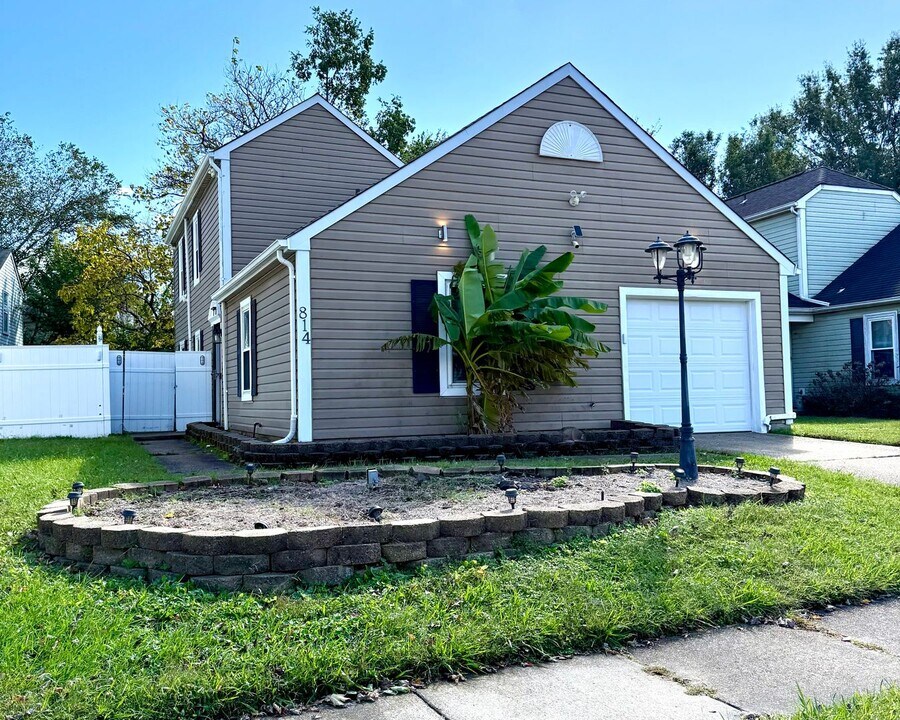 814 Dryden St in Virginia Beach, VA - Building Photo