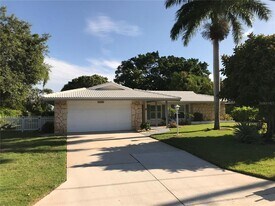7806 17th Ave NW in Bradenton, FL - Building Photo
