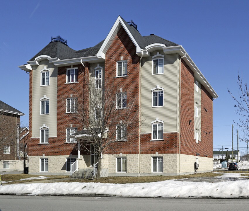 255 Dalpé in Mascouche, QC - Building Photo