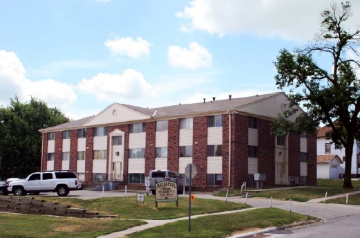 Arbor Manor Apartments in Omaha, NE - Building Photo - Building Photo