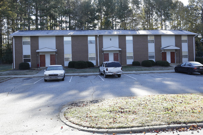 Westchase Apartments in Clinton, SC - Building Photo - Building Photo