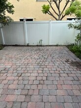 9336 W 33rd Ave in Hialeah, FL - Foto de edificio - Building Photo